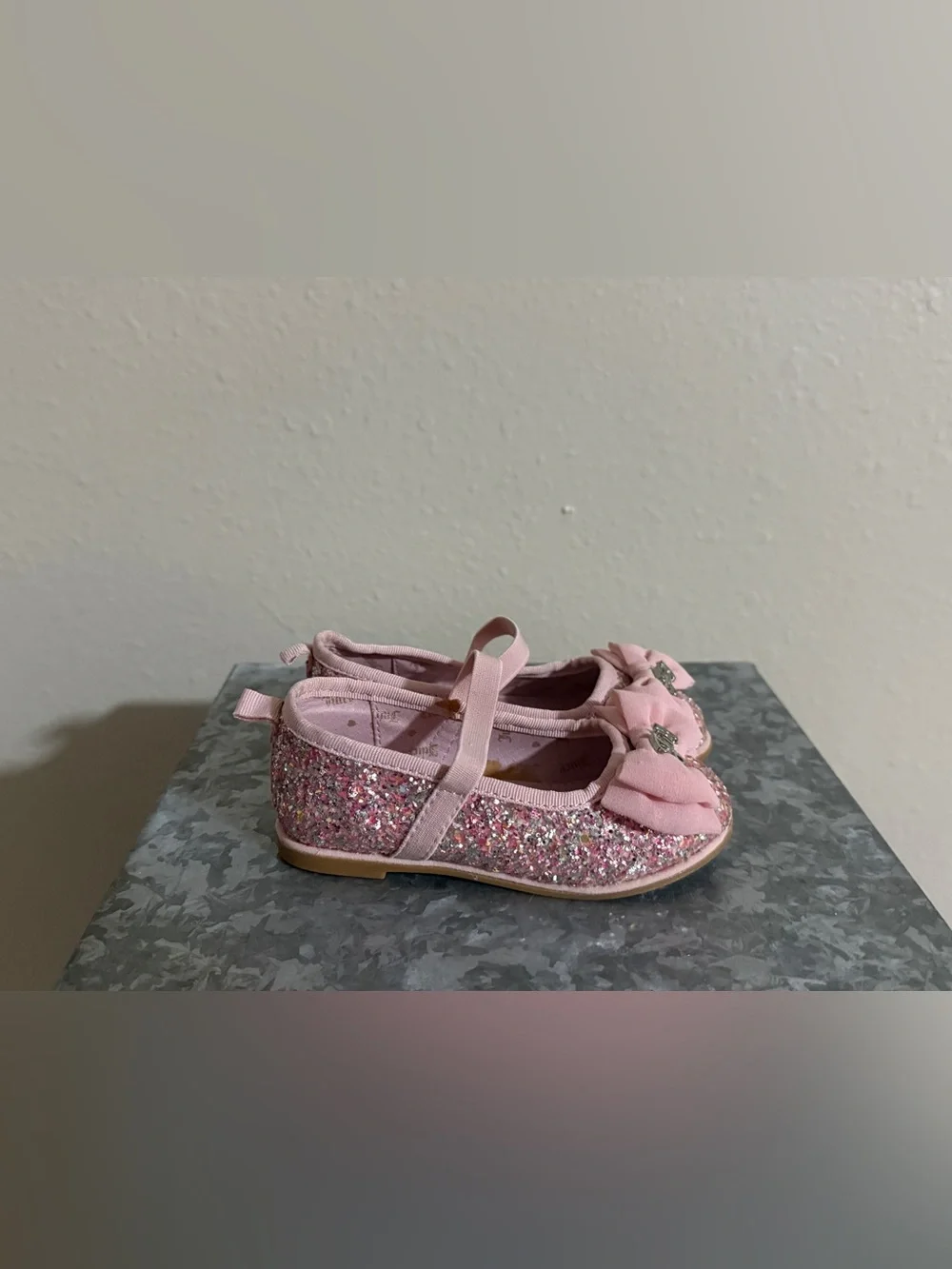 Juicy Couture Pink Glitter Bow Girls' Mary Jane Shoes, Size 6